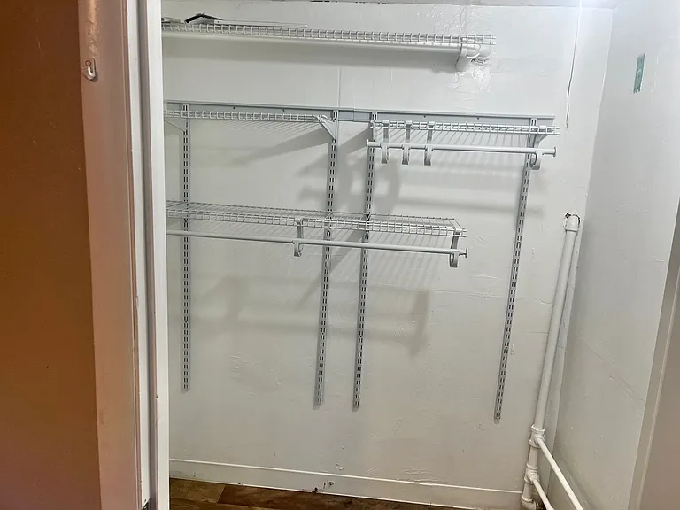 239 S 200 W #3 — Photo 9