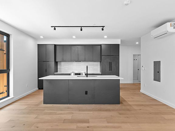5th image of 1601 Park Ave #307
