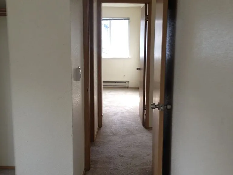 University Court Apartments — Photo 17