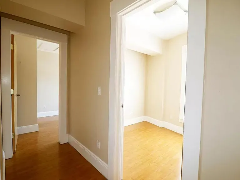 2597 Telegraph Ave #B — Photo 9