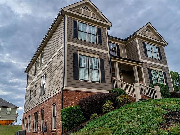 2nd image of 300 Grant Ct