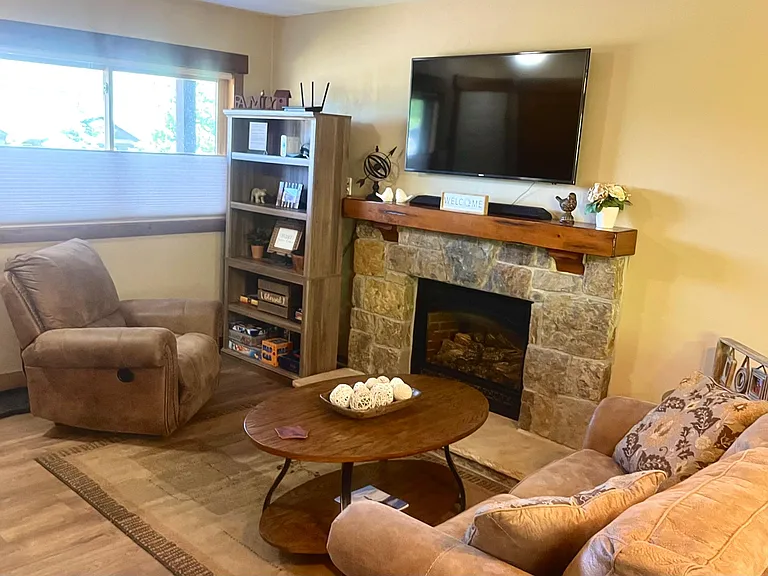 3170 Columbine Dr #18 — Photo 6