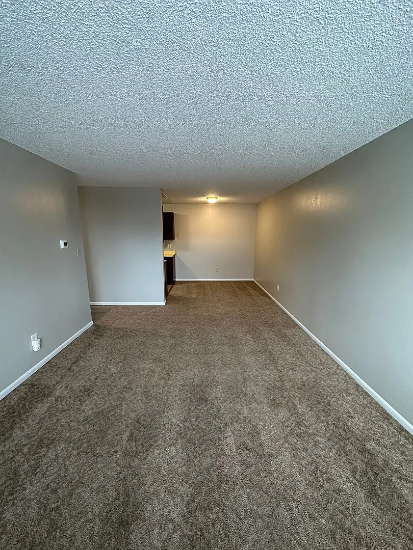 108 Camelot Ct — Photo 4