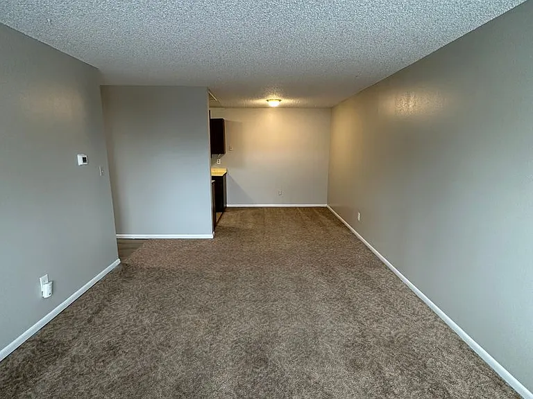 108 Camelot Ct — Photo 10