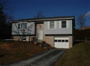 5 Benjamin Dr, Hanover, PA 17331