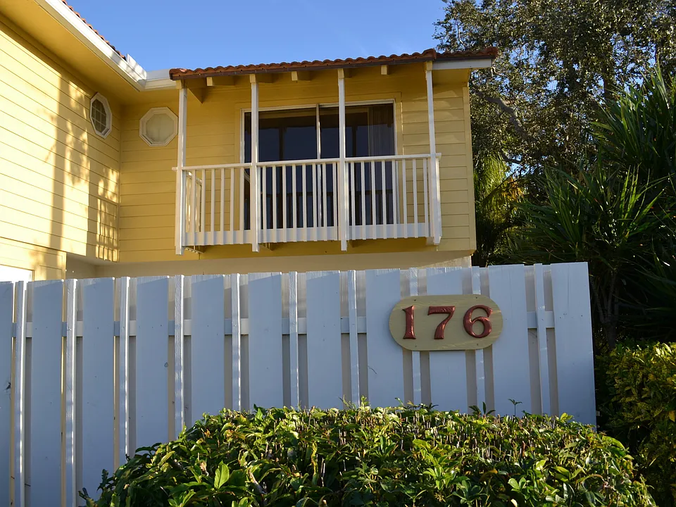 176 Seabreeze Cir
