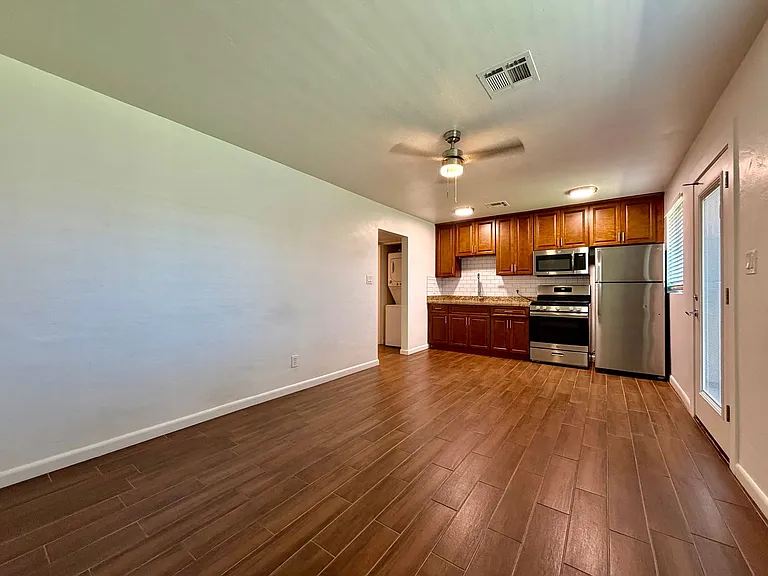 1202 E Kaler Drive 7625 N #12 — Photo 4