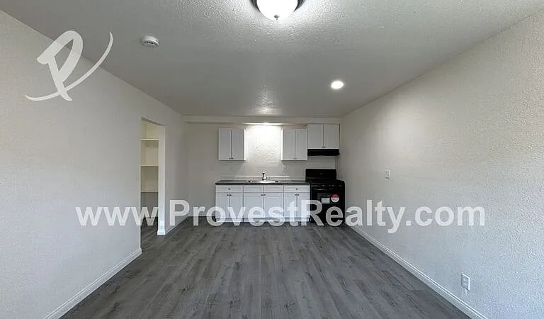 11800 White Ave #6 — Photo 5