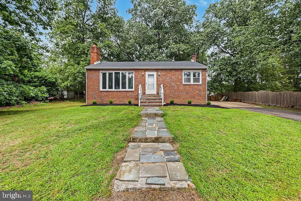 3 bed, 2.0 bath, 1397 sqft, $3,000 — Photo 2