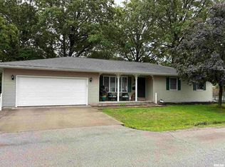 701 E Esther St, Taylorville, IL 62568