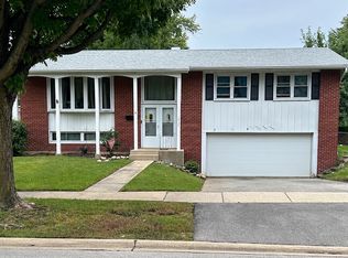 2727 Mitchell Dr, Woodridge, IL 60517