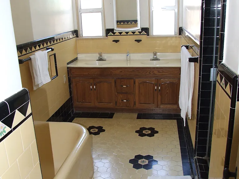 4307 York Blvd — Photo 16
