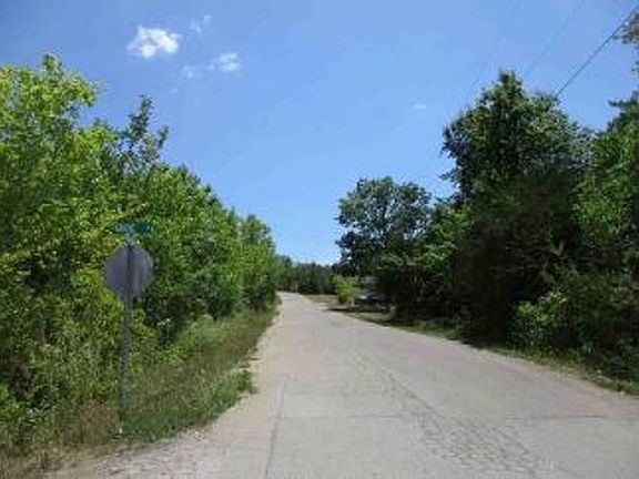 Exterior Neighborhood (street photo)