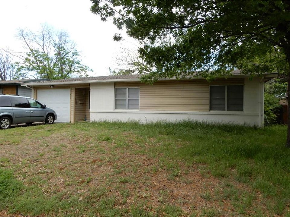 1st image of 409 E Lovers Ln
