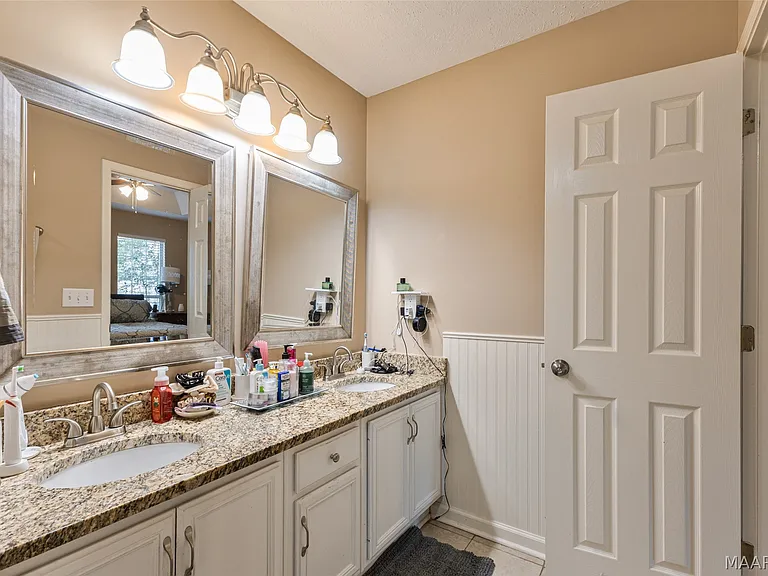 105 Foxwood Ct — Photo 20