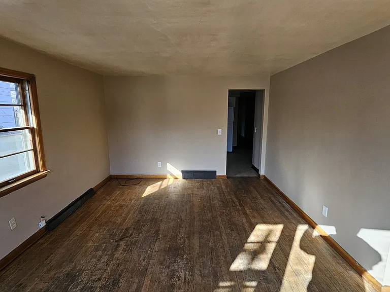 1629 Spring Ave NE #NA — Photo 3