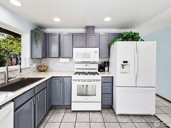 5th image of 6206 72nd Street NE
