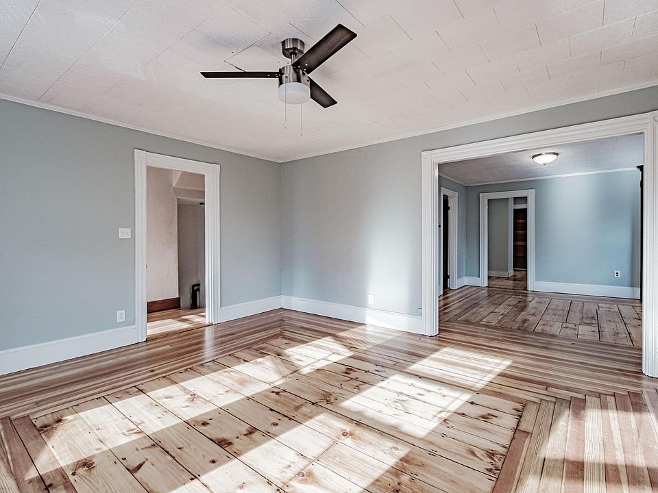 From the living room looking into the dining room, entrance hallway is the doorway to the left
*wall paint color is now medium gray throughout