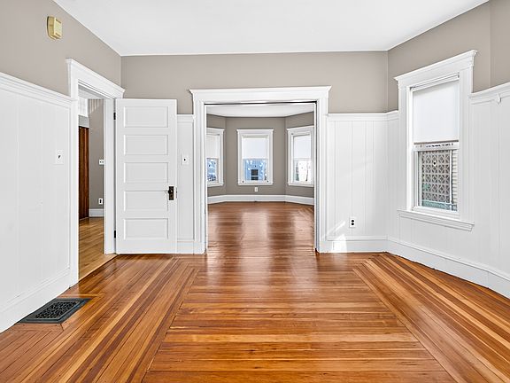 4th image of 70 Hudson St #1
