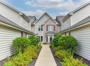 158 Westfield Way #B, Pewaukee, WI 53072