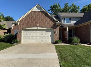 22693 Coachlight Cir, Taylor, MI 48180