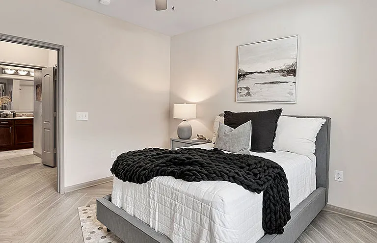 The Residences at Pearland Town Center Apartments — Photo 34