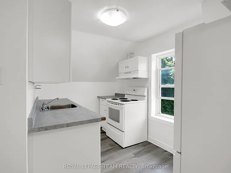 4 Eccles St #5 — Photo 22