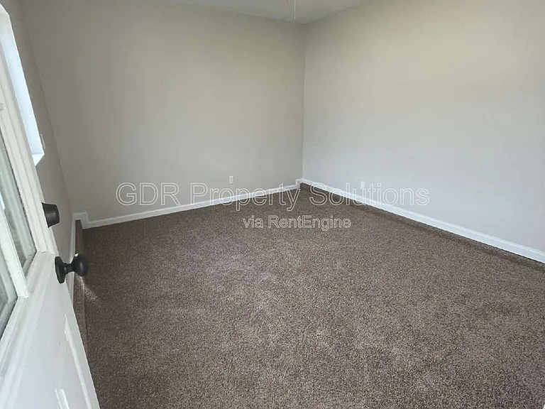 4733 Platinum Dr NE — Photo 49