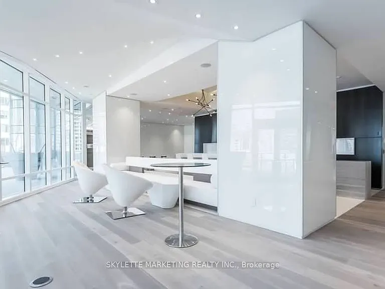 1 Bloor St E #422 — Photo 36