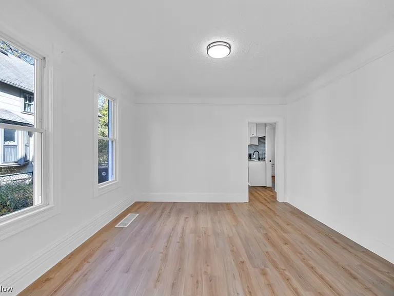 2002 Valentine Ave #1 — Photo 3