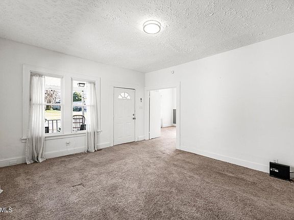 4th image of 707 Polk St