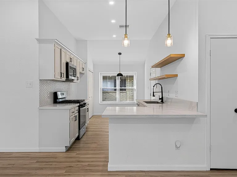 17006 Enchanted Cir E — Photo 10