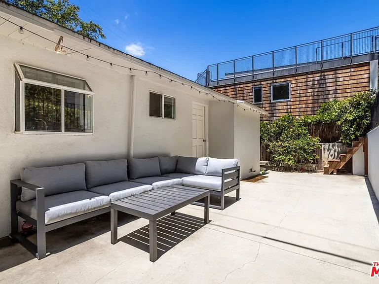8876 Wonderland Ave — Photo 21