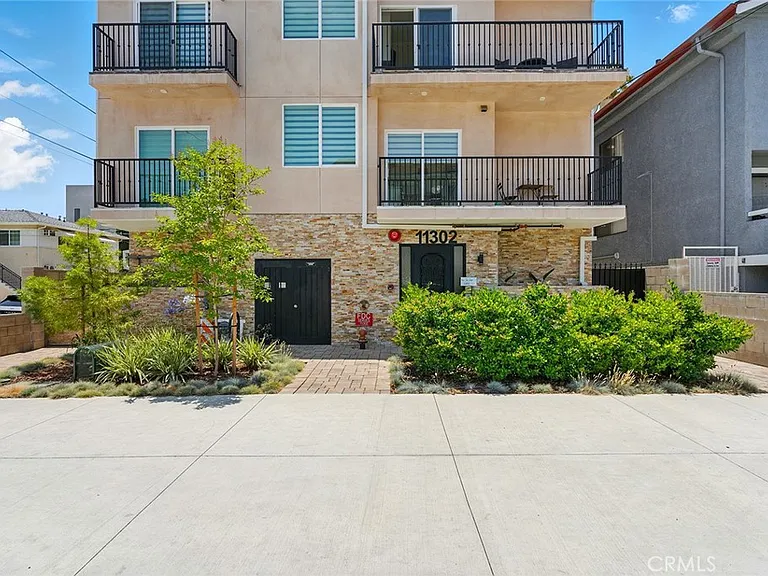 11302 Morrison St #302 — Photo 2