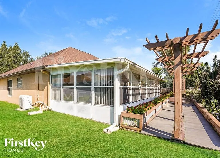 2258 Jessica Ln — Photo 15