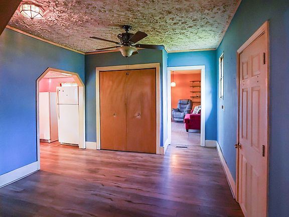4th image of 430 Spring St