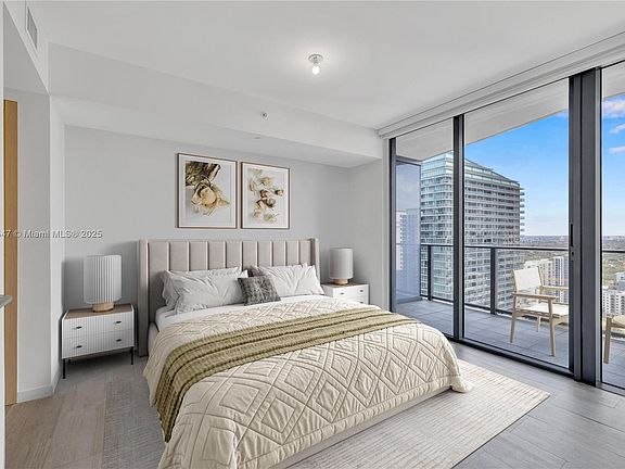 5th image of 1000 Brickell Plz #3108