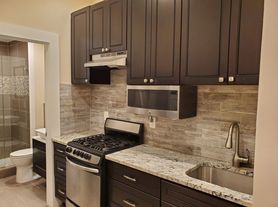149 Peachtree Cir NE