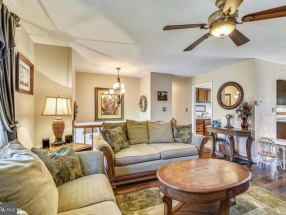 4th image of 1153 Blue Bird Ln