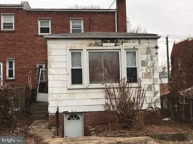 2nd image of 5209 Blaine St NE