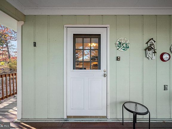 4th image of 115 Greenwood Ct