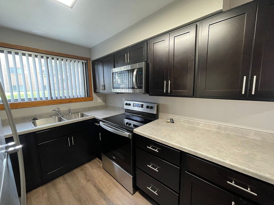 1st image of 804 24th Ave S #3