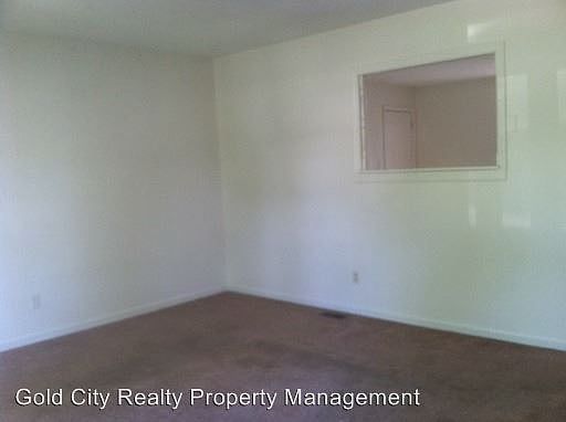2nd image of 123 Hickory Hill Dr