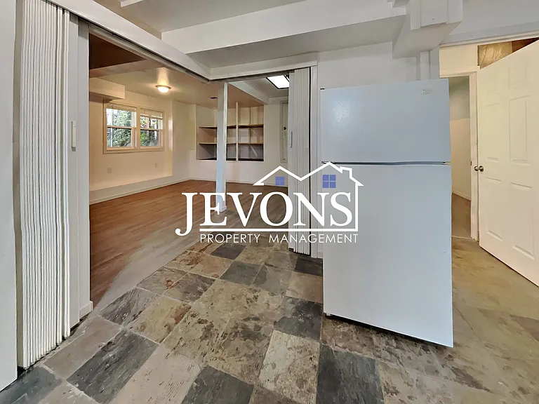 6617 1/2 S Monroe St #B — Photo 4