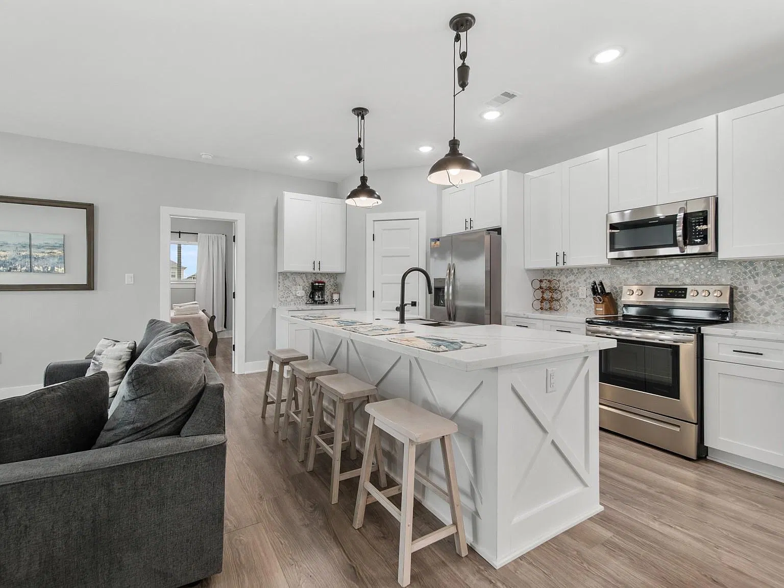 4 bed, 3.0 bath, 1566 sqft, $3,000 — Photo 3