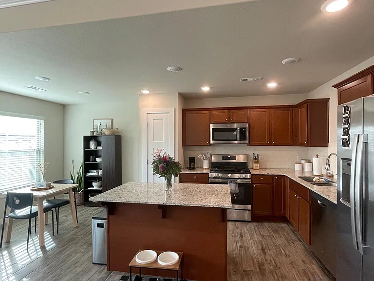 450 Red Robin St — Photo 6