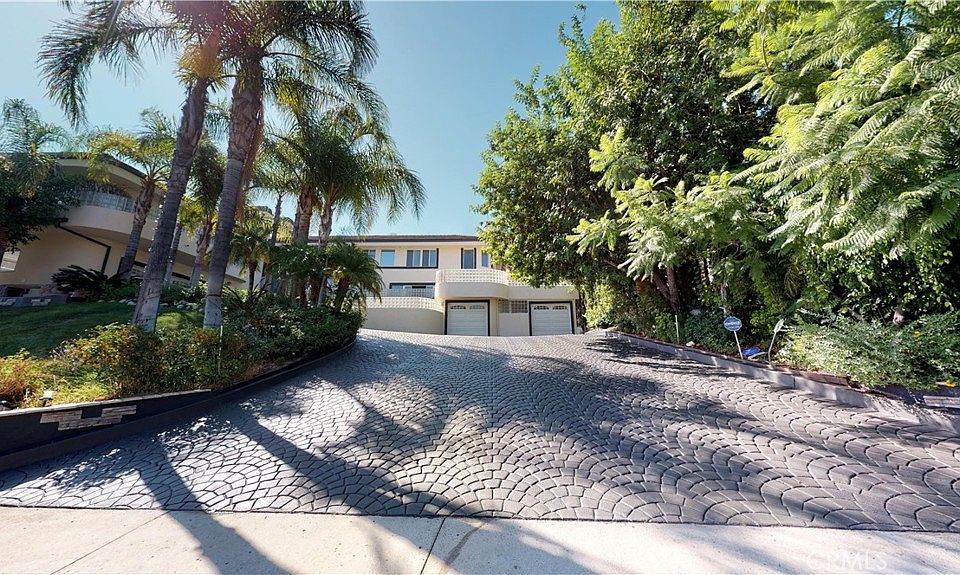 1st image of 22500 N Summit Ridge Cir