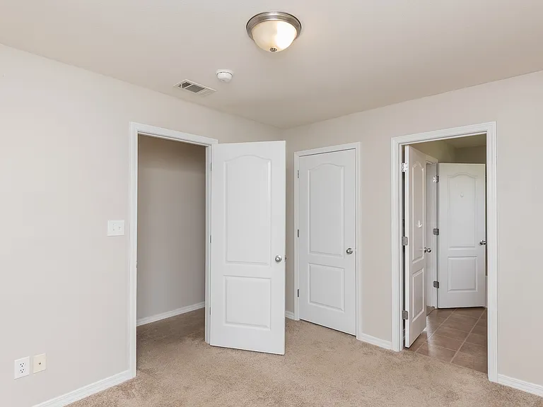8770 Kennedy Dr — Photo 27