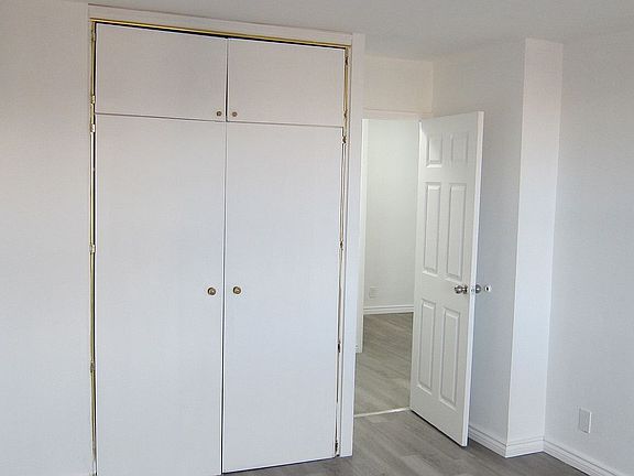 4th image of 3131 Brighton 13th St #7E