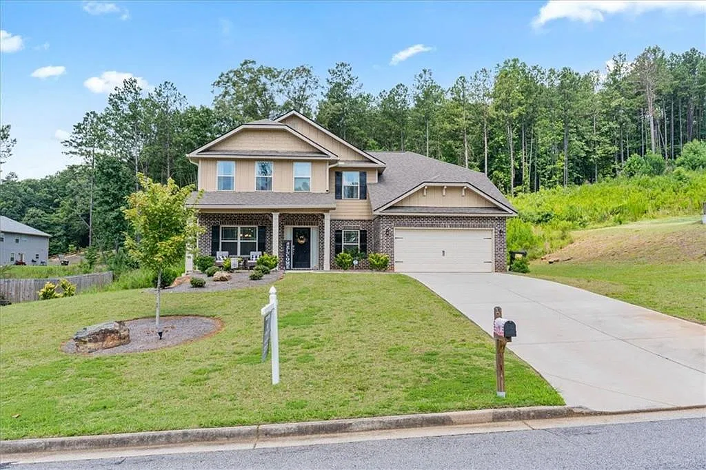 5 bed, 3.5 bath, 3429 sqft, $3,000 — Photo 3